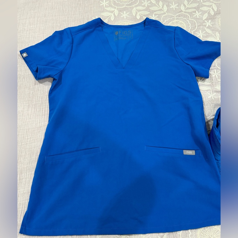 FIGS Kade Cargo Scrub Pants with Casma Three-Pocket Scrub Top